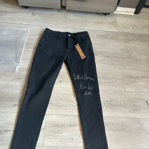 Ksubi Other - Ksubi Skinny Jeans
Brand New
Ships in 2-3 Days
Message me for any questions
SZ32